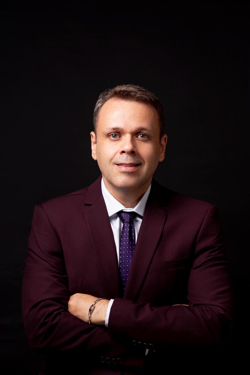 Dr. Túlio Leandro
